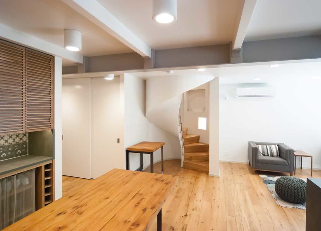 Reclaimed White Oak Flooring and Tabletops.