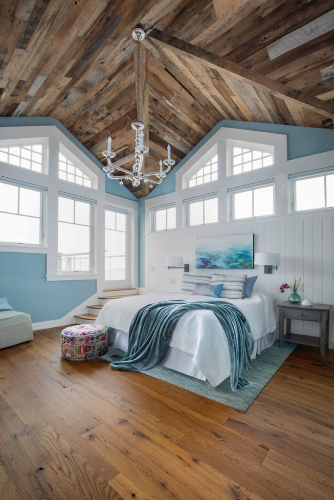 Reclaimed Oak Flooring and Wire-Brushed Oak Paneling