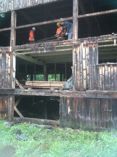 Reclaiming Barn Siding in New Braintree